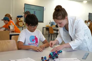 Kinderuni Geheimnis der Gene Rhb 20260423 Foto Juri Kuestenmacher 049.JPG