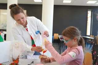 Kinderuni Geheimnis der Gene Rhb 20260423 Foto Juri Kuestenmacher 090.JPG