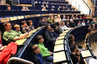 24_kinderuni_brs_motorsport_sta_2010427_foto_j._kuestenmacher.jpg (DE)