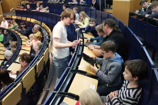 38_kinderuni_brs_motorsport_sta_2010427_foto_j._kuestenmacher.jpg (DE)