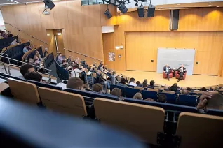 45_alumni-tag-2016_tri_vortrag_heiko_mell.jpg (DE)