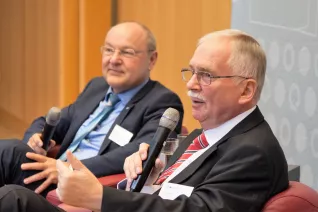45b_alumni-tag-2016_tri_vortrag_heiko_mell.jpg (DE)