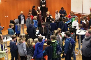 46_kinderuni_brs_motorsport_sta_20170427_foto_c._pesch.jpg (DE)