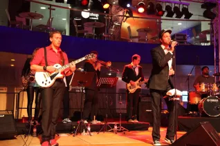 absolventenfeier_2014_party_foto_e._tritschler_img_4455.jpg (DE)