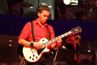 absolventenfeier_2014_party_foto_e._tritschler_img_4456.jpg (DE)