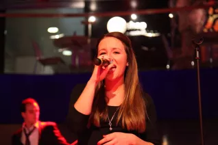 absolventenfeier_2014_party_foto_e._tritschler_img_4460.jpg (DE)