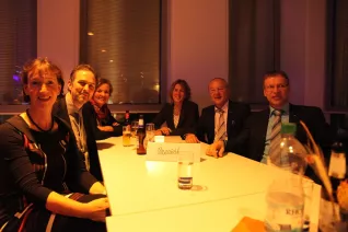 absolventenfeier_2014_party_foto_e._tritschler_img_4474.jpg (DE)