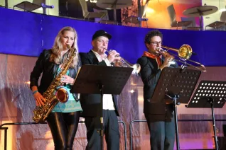 absolventenfeier_2014_party_foto_e._tritschler_img_4492.jpg (DE)