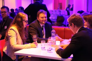 absolventenfeier_2014_party_foto_e._tritschler_img_4505.jpg (DE)