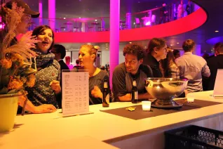 absolventenfeier_2014_party_foto_e._tritschler_img_4548.jpg (DE)
