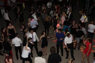 absolventenfeier_2014_party_foto_e._tritschler_img_4575.jpg (DE)