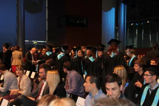absolventenfeier_2014_web_foto_e._tritschler_08.jpg (DE)