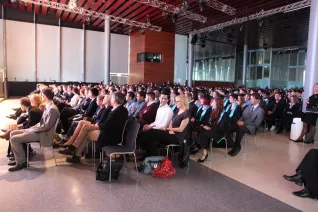 absolventenfeier_2014_web_foto_e._tritschler_16.jpg (DE)