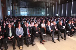 absolventenfeier_2014_web_foto_e._tritschler_21.jpg (DE)