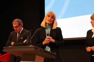 absolventenfeier_2014_web_foto_e._tritschler_27.jpg (DE)