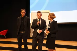 absolventenfeier_2014_web_foto_e._tritschler_30.jpg (DE)