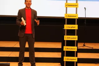 absolventenfeier_2014_web_foto_e._tritschler_49.jpg (DE)