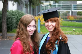 absolventenfeier_2014_web_foto_j._kuestenmacher_0176.jpg (DE)