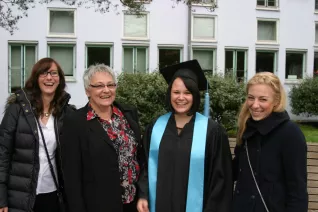 absolventenfeier_2014_web_foto_j._kuestenmacher_0183.jpg (DE)