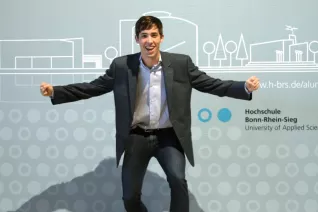 absolventenfeier_2014_web_foto_j._kuestenmacher_0231.jpg (DE)