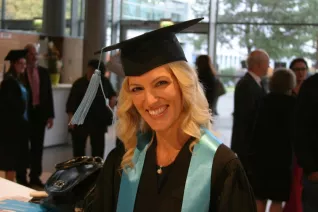 absolventenfeier_2014_web_foto_j._kuestenmacher_0234.jpg (DE)