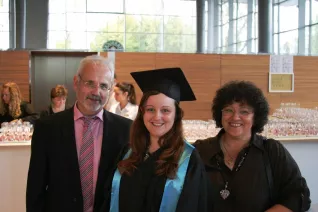 absolventenfeier_2014_web_foto_j._kuestenmacher_0243.jpg (DE)