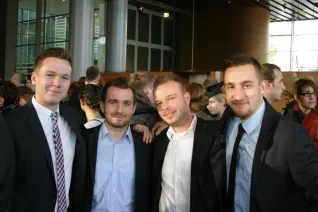 absolventenfeier_2014_web_foto_j._kuestenmacher_0353.jpg (DE)