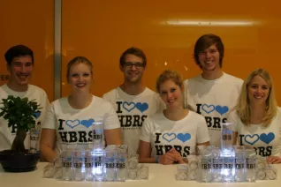 absolventenfeier_2014_web_foto_j._kuestenmacher_0384.jpg (DE)