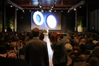 absolventenfeier_2014_web_foto_j._kuestenmacher_0392.jpg (DE)