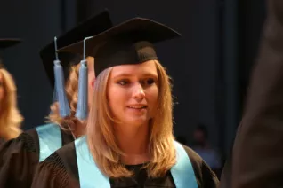 absolventenfeier_2014_web_foto_j._kuestenmacher_0434.jpg (DE)