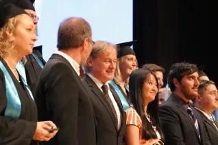 absolventenfeier_2014_web_foto_j._kuestenmacher_0449.jpg (DE)