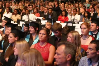 absolventenfeier_2014_web_foto_j._kuestenmacher_0492.jpg (DE)