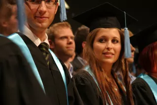 absolventenfeier_2014_web_foto_j._kuestenmacher_0514.jpg (DE)