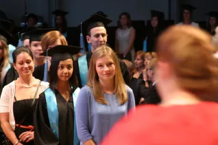 absolventenfeier_2014_web_foto_j._kuestenmacher_0528.jpg (DE)