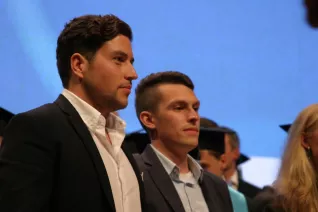 absolventenfeier_2014_web_foto_j._kuestenmacher_0548.jpg (DE)