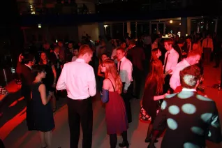 absolventenfeier_2015_party_20151024_foto_e._tritschler_img_8531.jpg (DE)