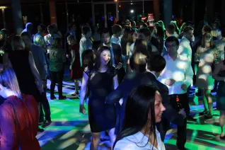 absolventenfeier_2015_party_20151024_foto_e._tritschler_img_8537.jpg (DE)