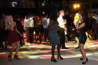 absolventenfeier_2015_party_20151024_foto_e._tritschler_img_8557.jpg (DE)