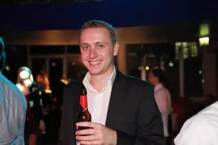 absolventenfeier_2015_party_20151024_foto_e._tritschler_img_8646.jpg (DE)