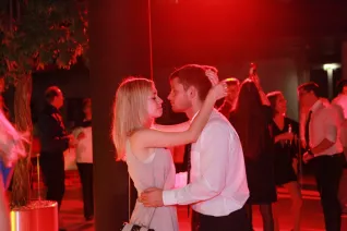 absolventenfeier_2015_party_20151024_foto_e._tritschler_img_8657.jpg (DE)