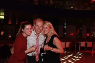 absolventenfeier_2015_party_20151024_foto_e._tritschler_img_8665.jpg (DE)