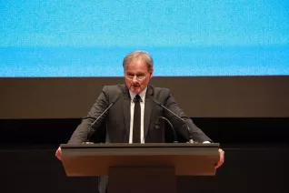 absolventenfeier_2015_telekom-forum_20151024_foto_e._tritschler_img_8335.jpg (DE)