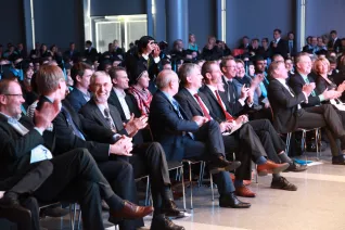 absolventenfeier_2015_telekom-forum_20151024_foto_e._tritschler_img_8361.jpg (DE)