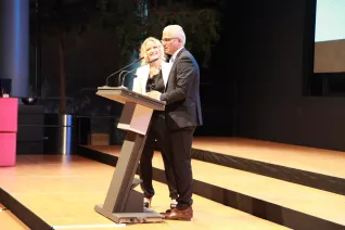absolventenfeier_2015_telekom-forum_20151024_foto_e._tritschler_img_8362.jpg (DE)