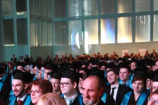 absolventenfeier_2015_telekom-forum_20151024_foto_e._tritschler_img_8369.jpg (DE)