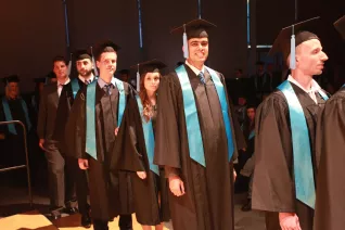 absolventenfeier_2015_telekom-forum_20151024_foto_e._tritschler_img_8467.jpg (DE)