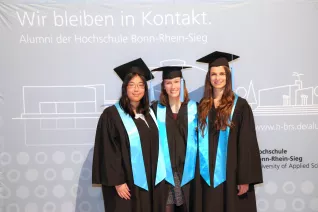 absolventenfeier_2017_alumni_fotowand_20171021_foto_s._sondermann_09.jpg