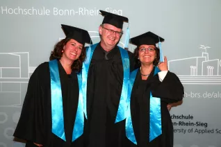 absolventenfeier_2017_alumni_fotowand_20171021_foto_s._sondermann_15.jpg