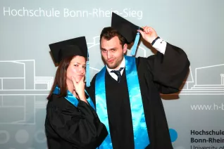 absolventenfeier_2017_alumni_fotowand_20171021_foto_s._sondermann_18.jpg