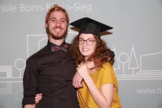 absolventenfeier_2017_alumni_fotowand_20171021_foto_s._sondermann_31.jpg
